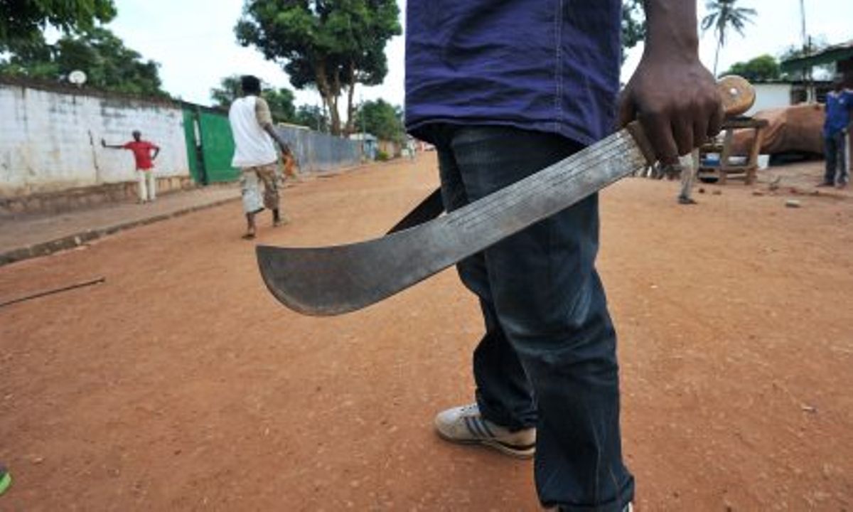 woman-s-head-chopped-off-put-inside-handbag