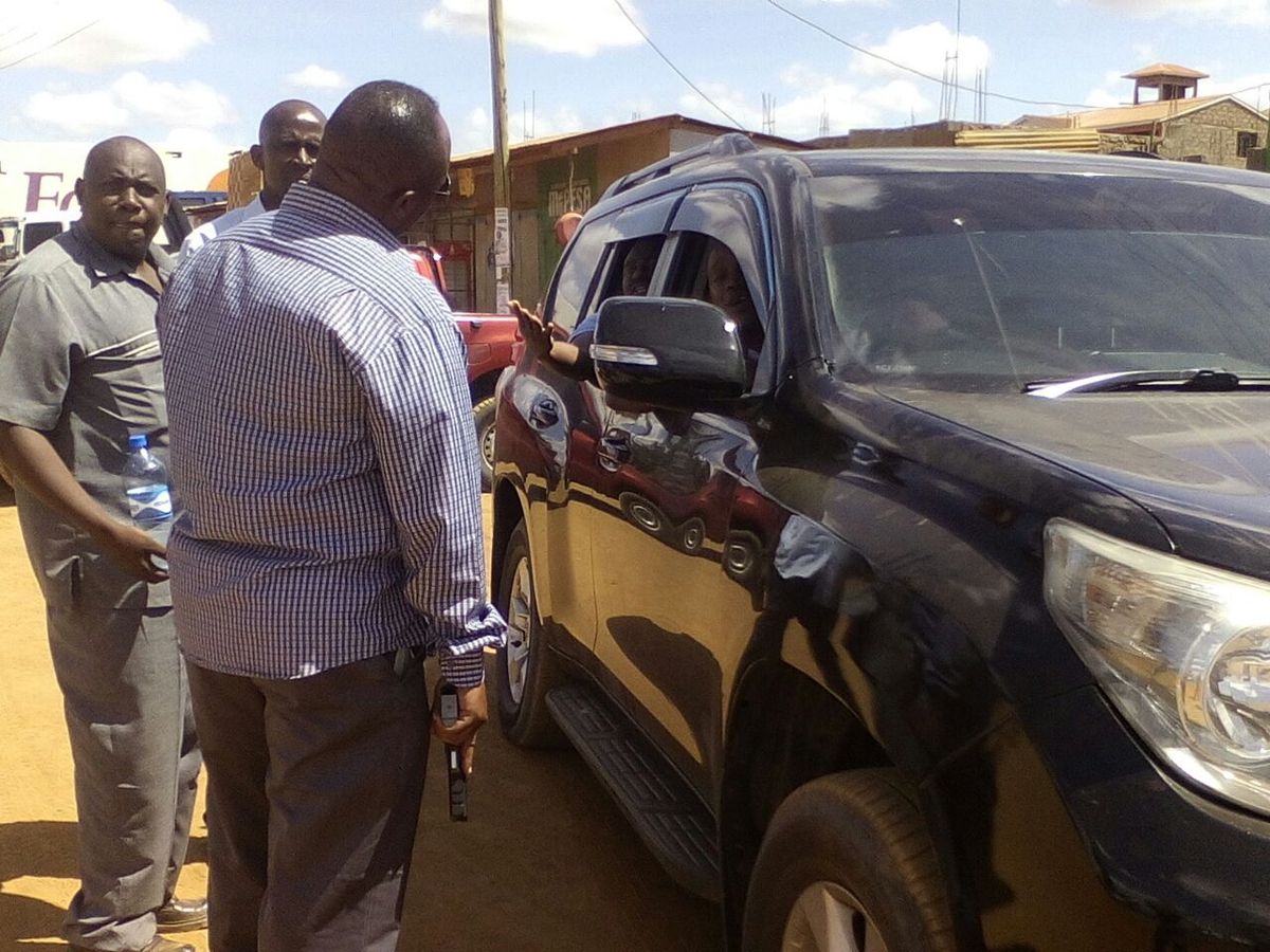 Police officer draws gun as MPs defy anti-IEBC protest order