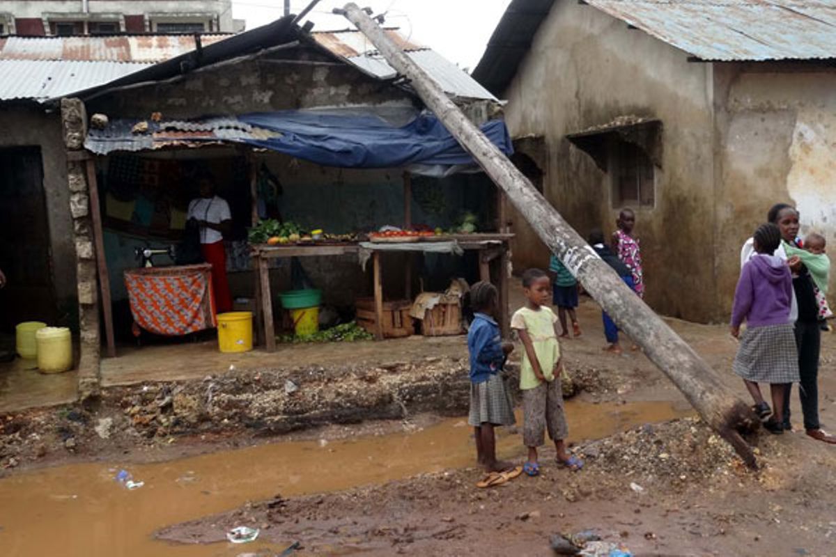 Families in Mariakani spend night in cold as tycoon demolishes their houses