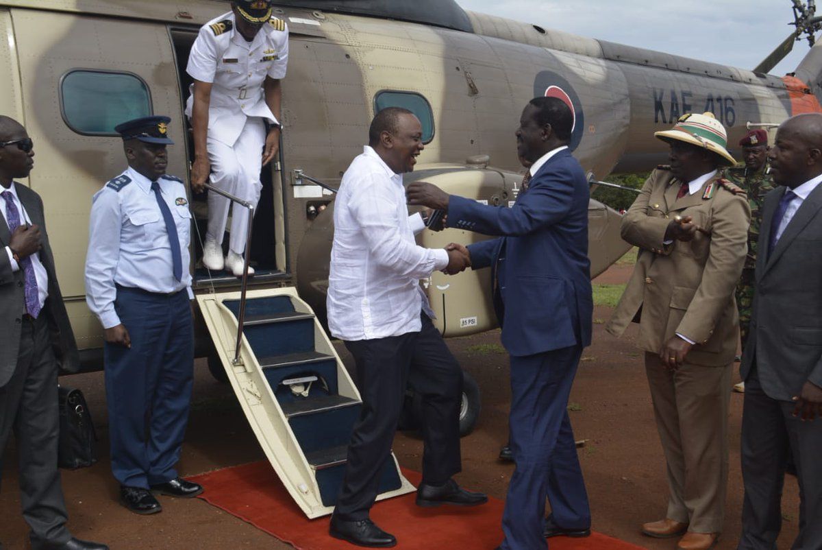 Photos: Uhuru visits Raila's Bondo home