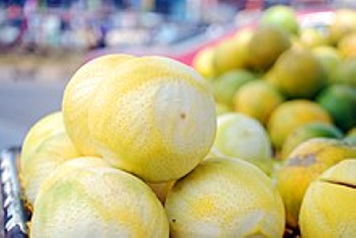 4 types of fruits that ease constipation