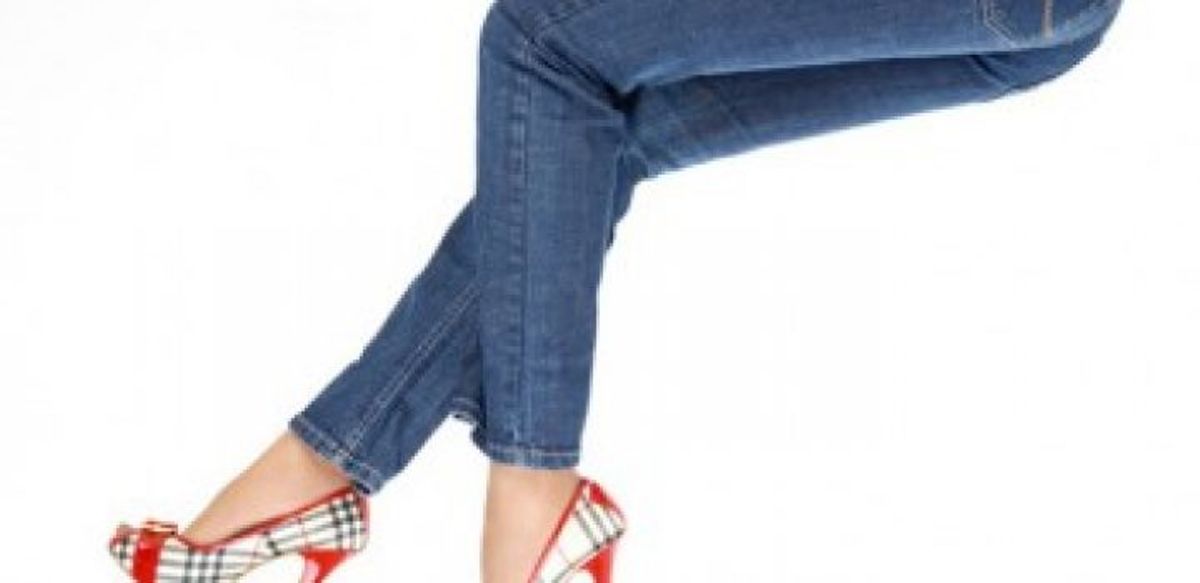 Best outfit to wear with a dark blue jeans