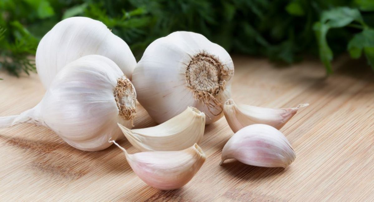 How to get rid of dark spots on your face with garlic