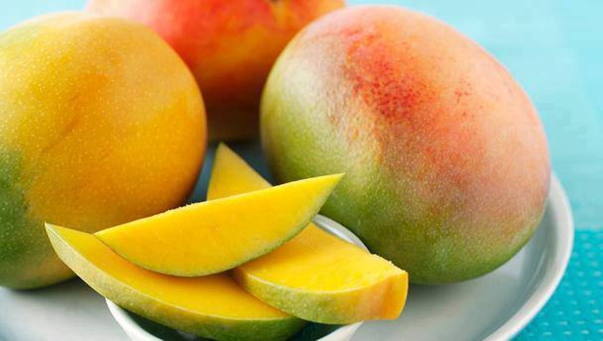 Five surprising benefits of <b>mangoes</b> to your health.