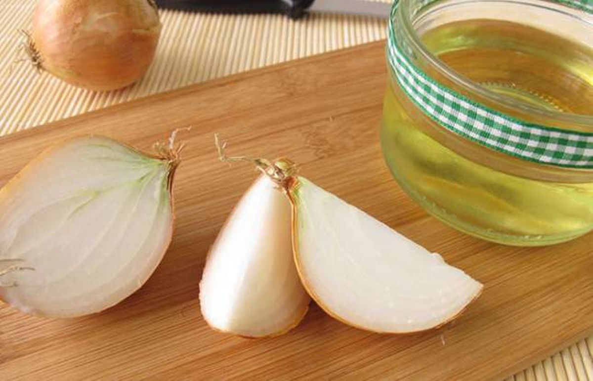 Ways onion juice promotes hair growth