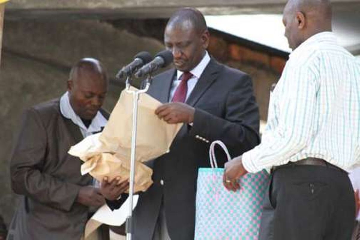 Image result for ruto carrying money